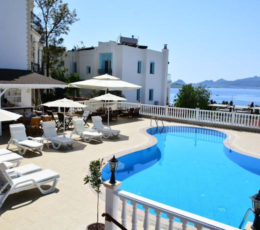 Queen Boutique Hotel