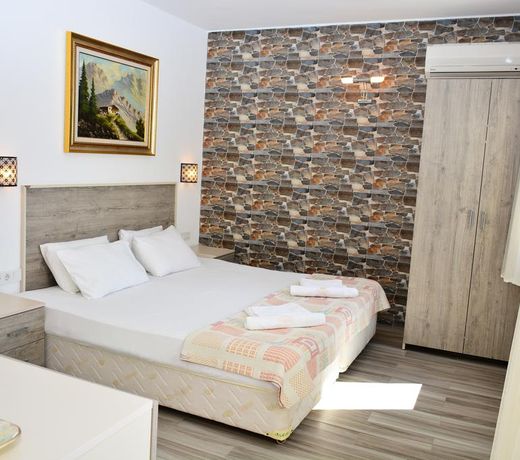 Queen Boutique Hotel