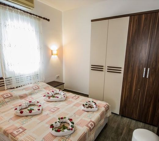 Queen Boutique Hotel