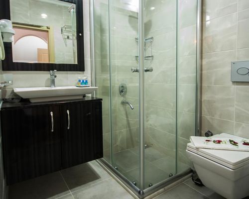 Queen Boutique Hotel - Битез - фото 9