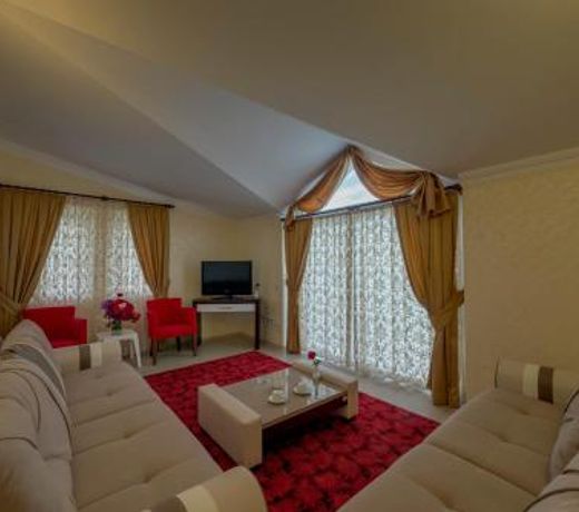 Theluna City Hotel