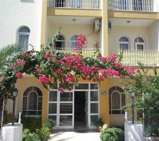 Pinus Otel