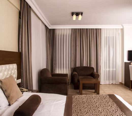 The Corner Park Hotel