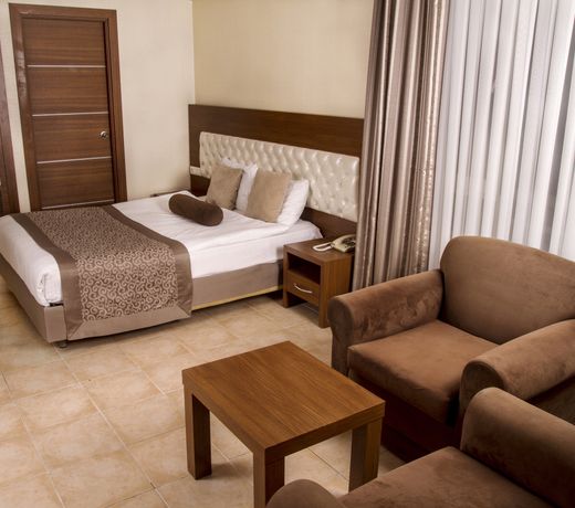 The Corner Park Hotel