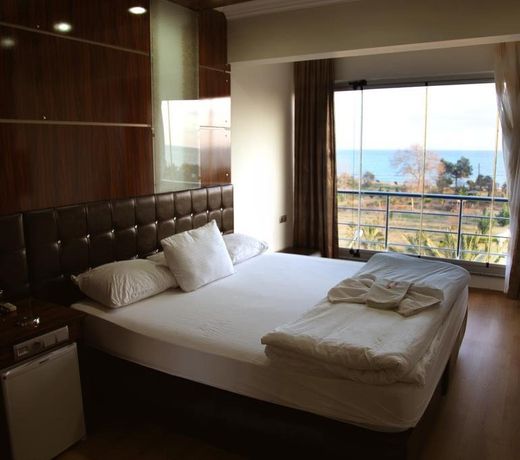 Anemonia Hotel
