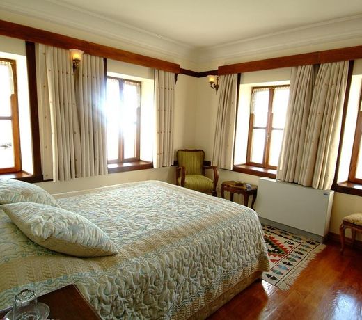 Altın Çeşmeli Konak