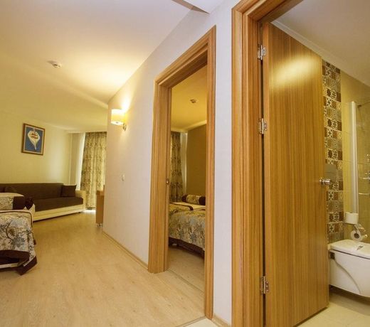 Blue Wave Suite Hotel