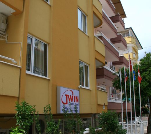 Twin Apart Hotel