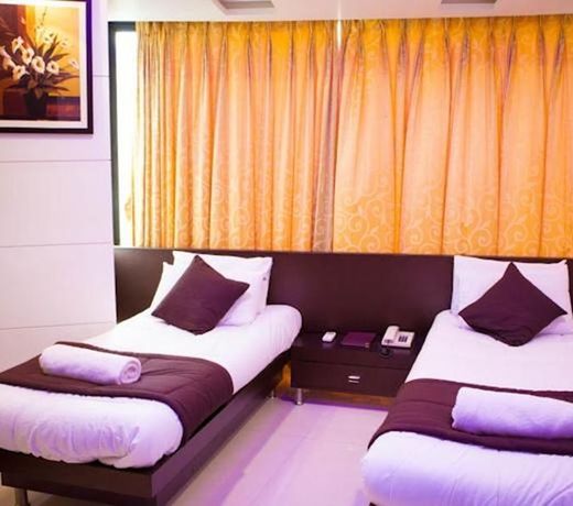 La Hotel Metro near BKC