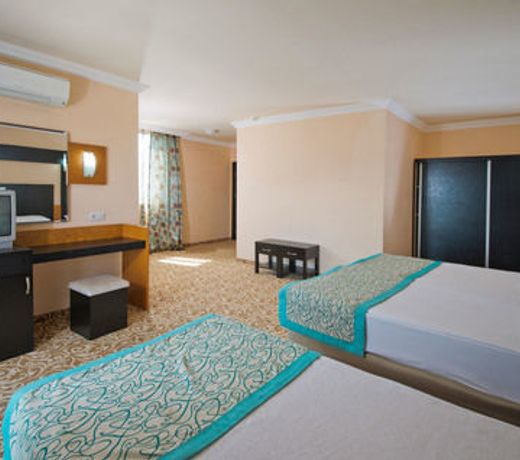MC MAHBERI BEACH HOTEL