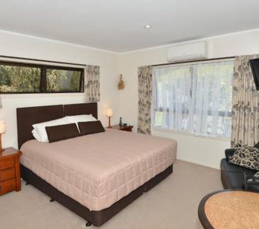 Morepork Riverside Lodge