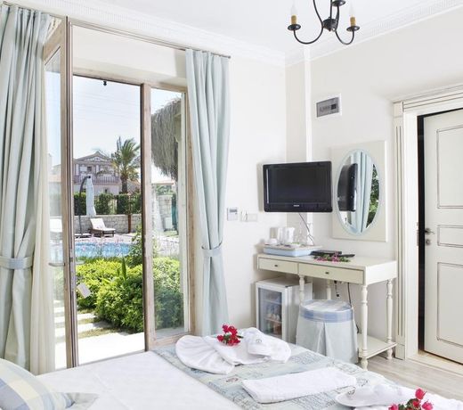 Alacati Marina Palace