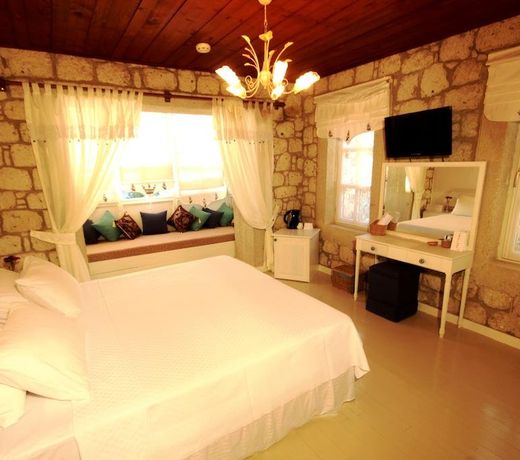 Begonvil Otel Alacati