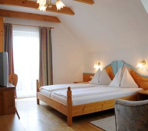 FAMILIENHOTEL UND REITERPARADIES PONYHOF