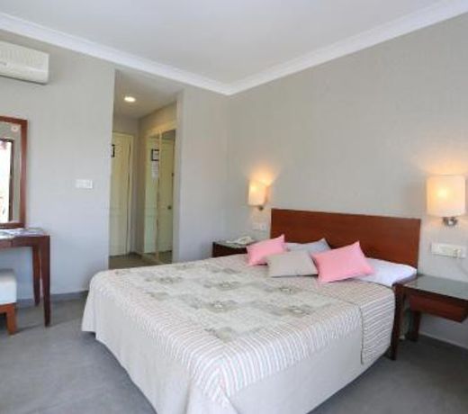 Summer Hotel