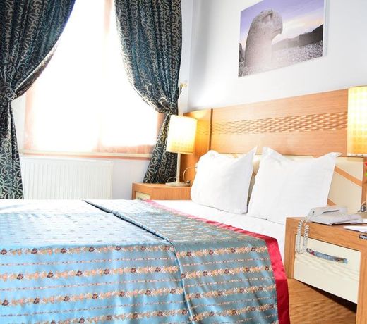 Grand Isias Hotel