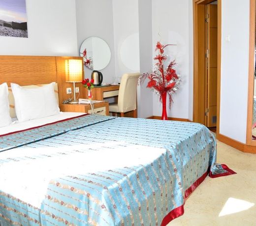 Grand Isias Hotel