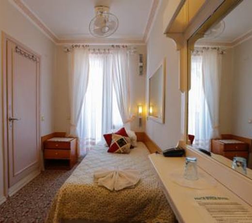 Beach House Hotel
