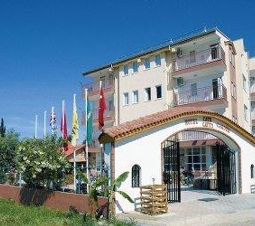 Catty Cats Garden Hotel