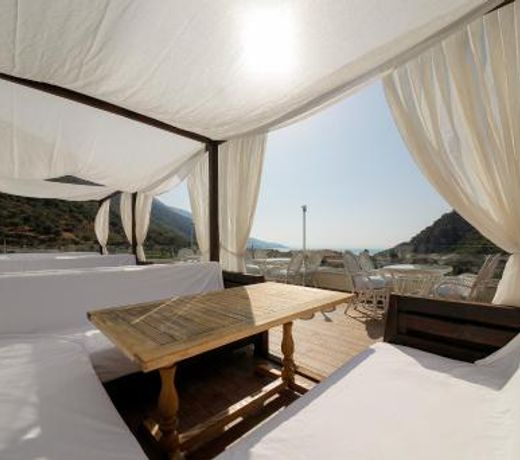 Morina Deluxe Hotel