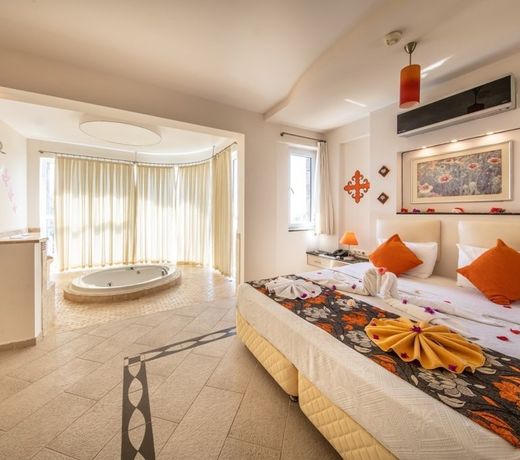 Golden Life Heights Deluxe Suite Hotel - Adult Only