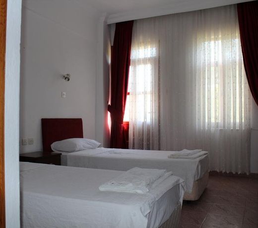 Ünlü Hotel