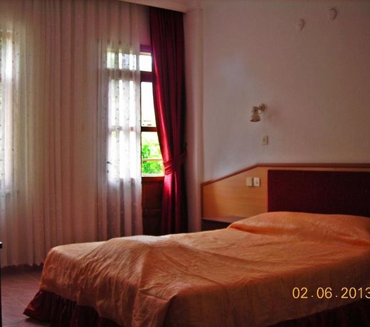 Ünlü Hotel