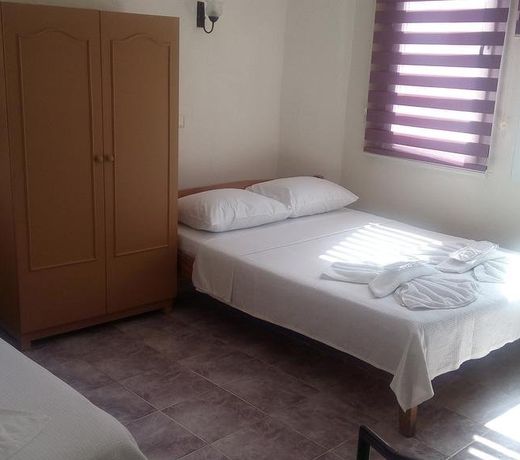 Barış Hotel