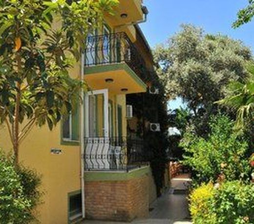 California Apart Hotel