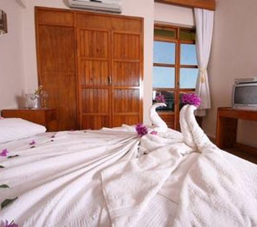 GOLDEN KUM HOTEL