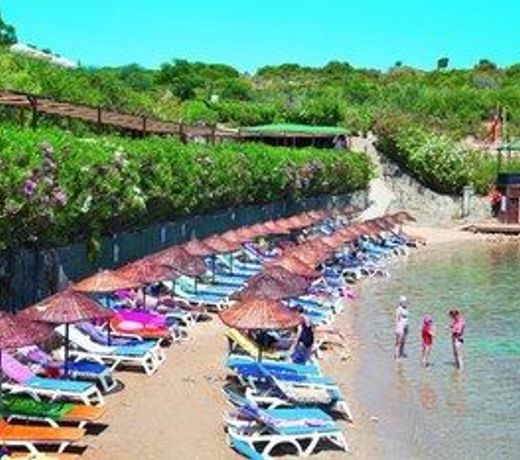 LAUR HOTELS Experience & Elegance