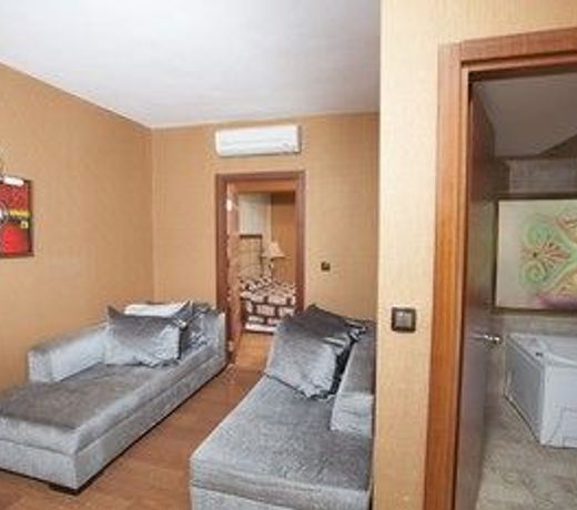 LAUR HOTELS Experience & Elegance