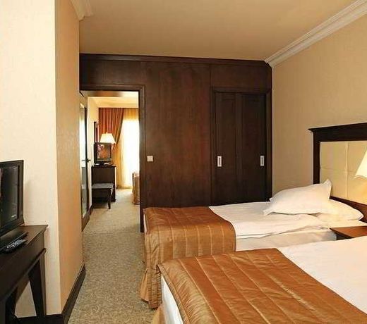 Latanya Park Resort