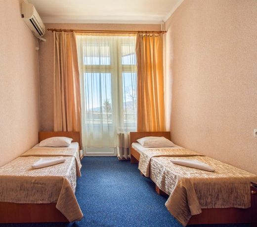 Happy Hotel