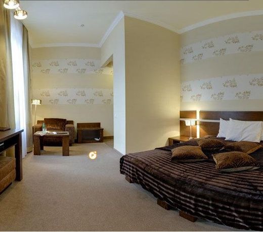FOUR ROOMS HOTEL