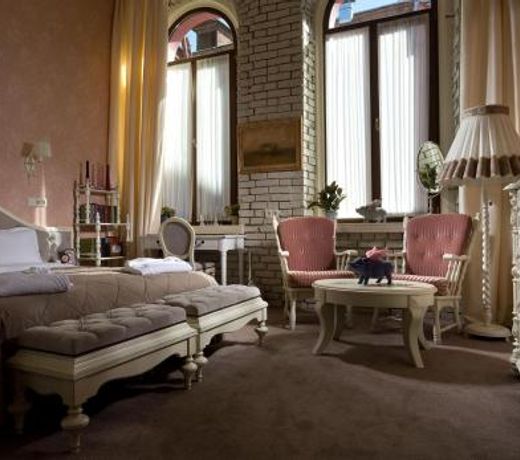 Hotel 19