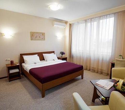 Kapu$ta Hotel