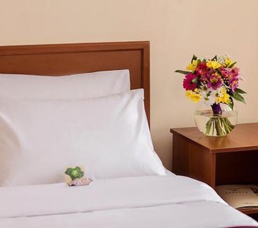 Kapu$ta Hotel