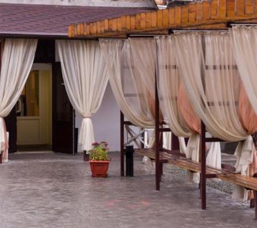 Hotel 12