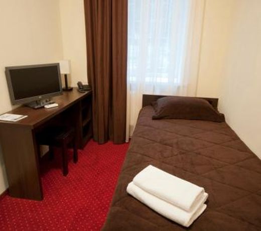 Hotel 12