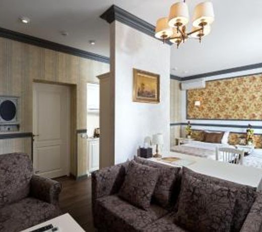De Gaulle Boutique Hotel