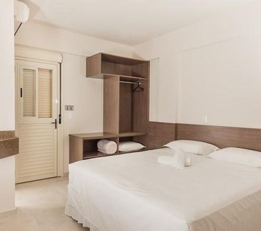 Hotel Dois H