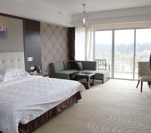Huangshan Pine Golf & Country Club