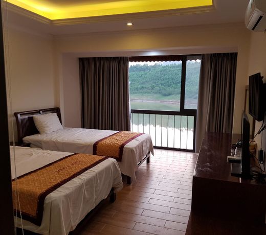 Phuc Xuan Resort