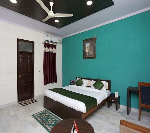 Hotel Maharana Palace