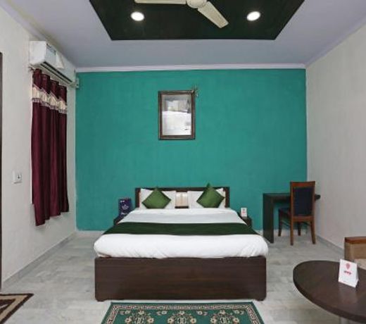 Hotel Maharana Palace