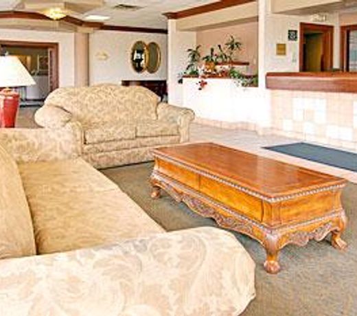 CANDLELIGHT INN & SUITES