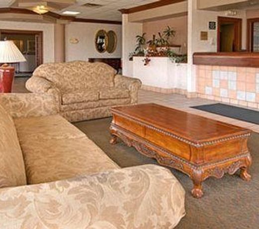 CANDLELIGHT INN & SUITES