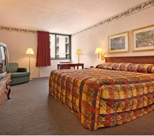 CANDLELIGHT INN & SUITES
