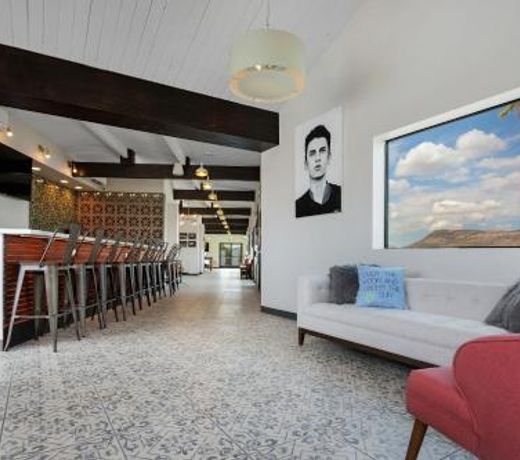 Hotel McCoy - Art, Coffee, Beer, Wine